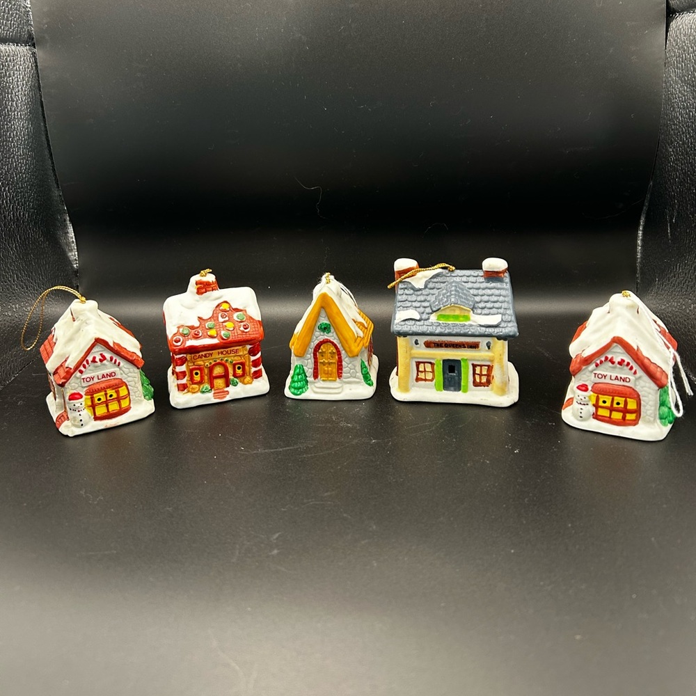 Readers Digest Charming Holiday Village House Ornament Set of 5. Approx. 3”each